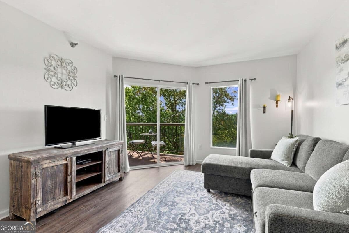 1 bedroom, 1 bathroom, 820 sq ft condominium for sale at 1 Biscayne Drive 609, Atlanta, GA 30309 — photo 8