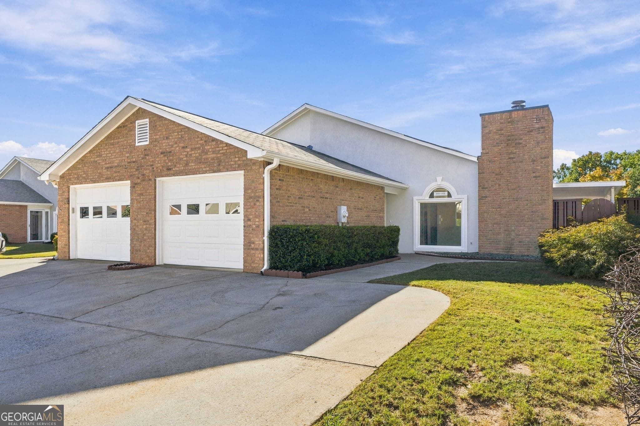 2 bedroom, 2 bathroom, 1,240 sq ft single family residence for sale at 210 Courtyard Lane, Fayetteville, GA 30215 — photo 2