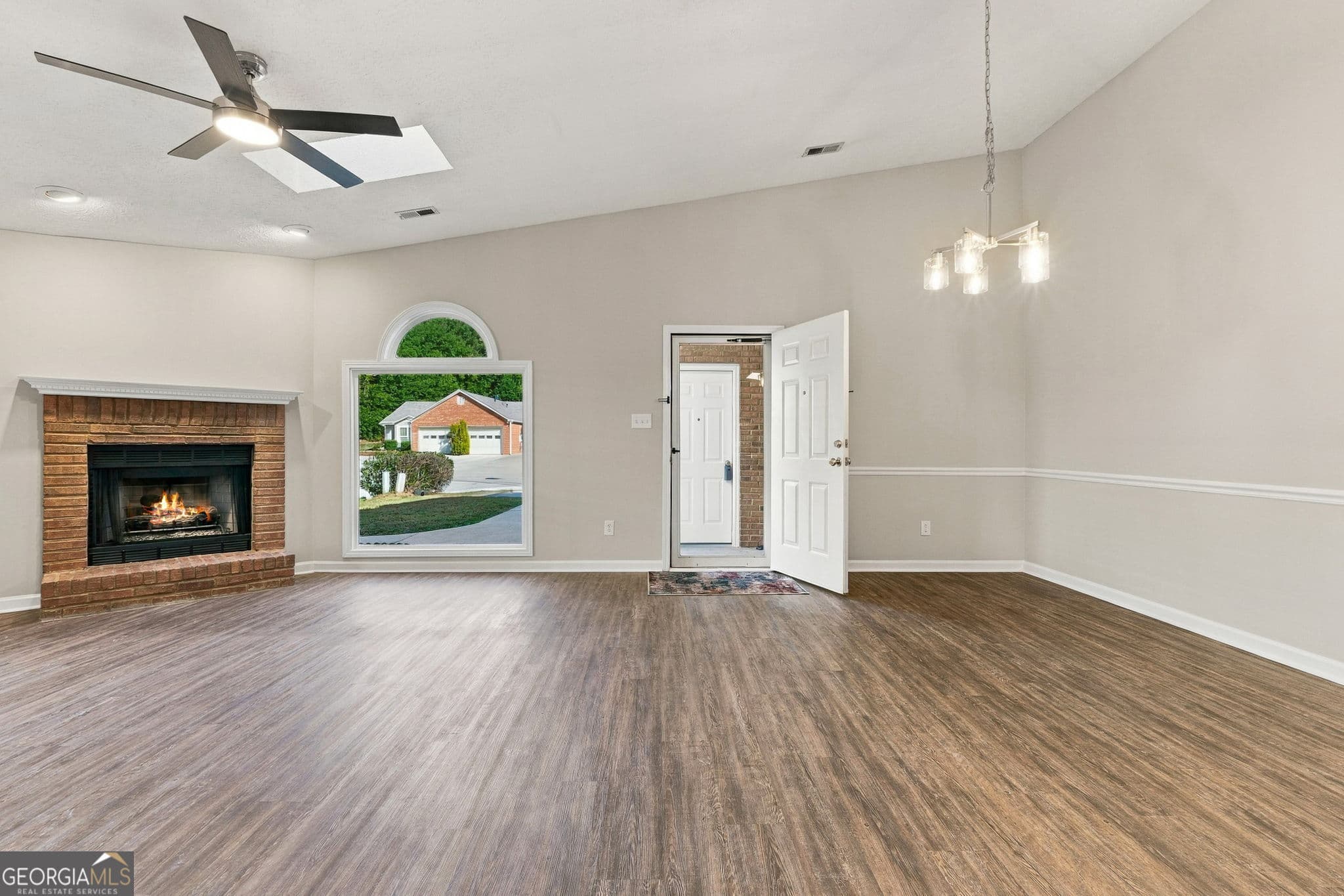 2 bedroom, 2 bathroom, 1,240 sq ft single family residence for sale at 210 Courtyard Lane, Fayetteville, GA 30215 — photo 5