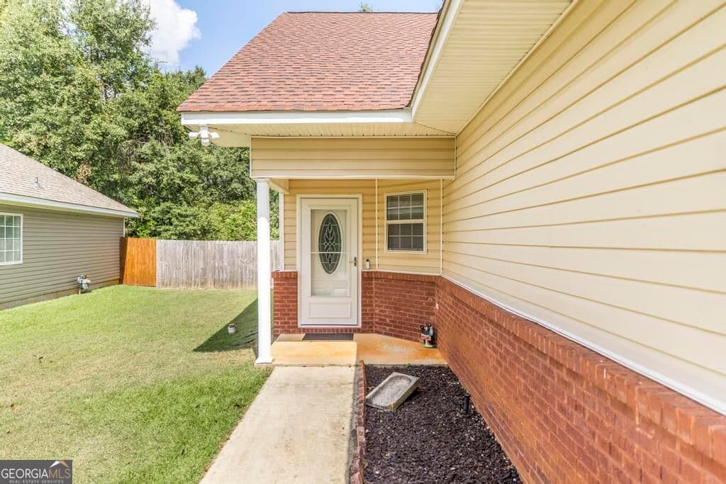 3 bedroom, 2.5 bathroom, 1,615 sq ft single family residence for sale at 108 Sunnymeade Drive, Warner Robins, GA 31093 — photo 2
