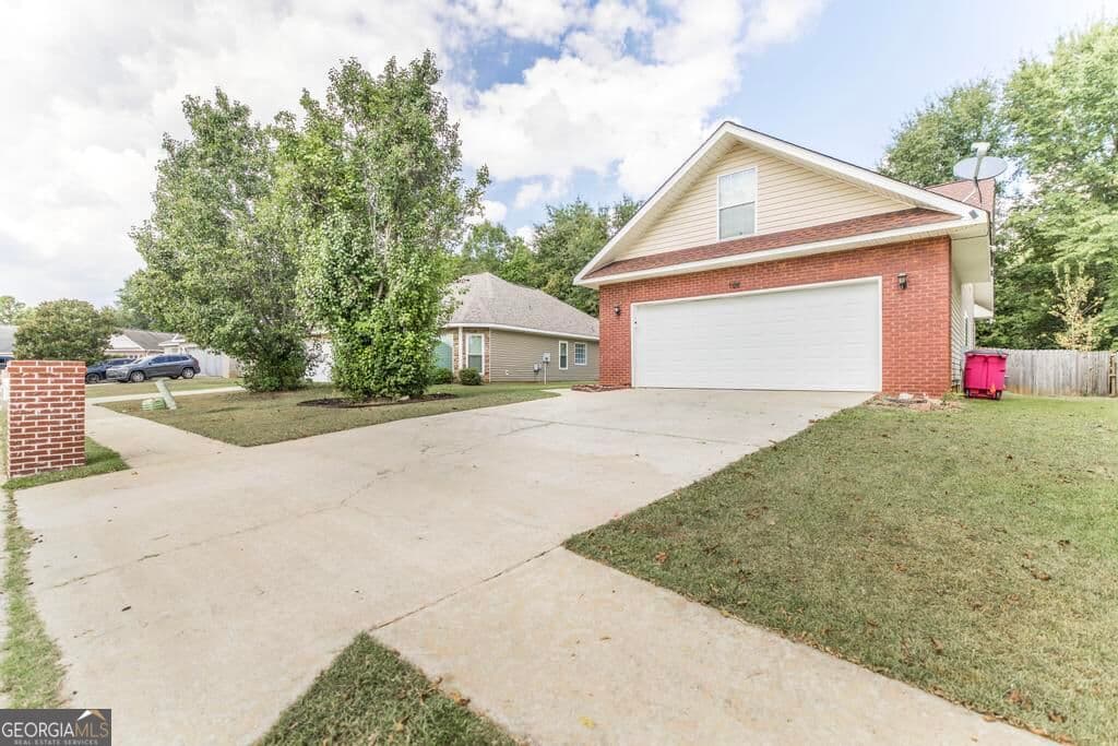 3 bedroom, 2.5 bathroom, 1,615 sq ft single family residence for sale at 108 Sunnymeade Drive, Warner Robins, GA 31093 — photo 3
