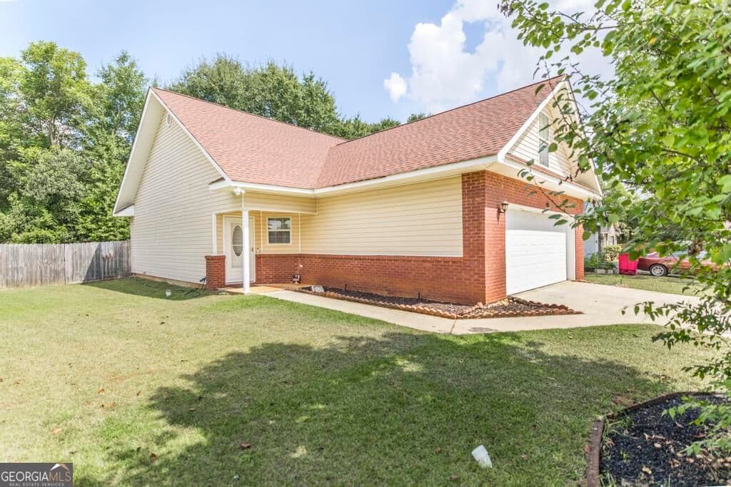 3 bedroom, 2.5 bathroom, 1,615 sq ft single family residence for sale at 108 Sunnymeade Drive, Warner Robins, GA 31093 — photo 1 of 33