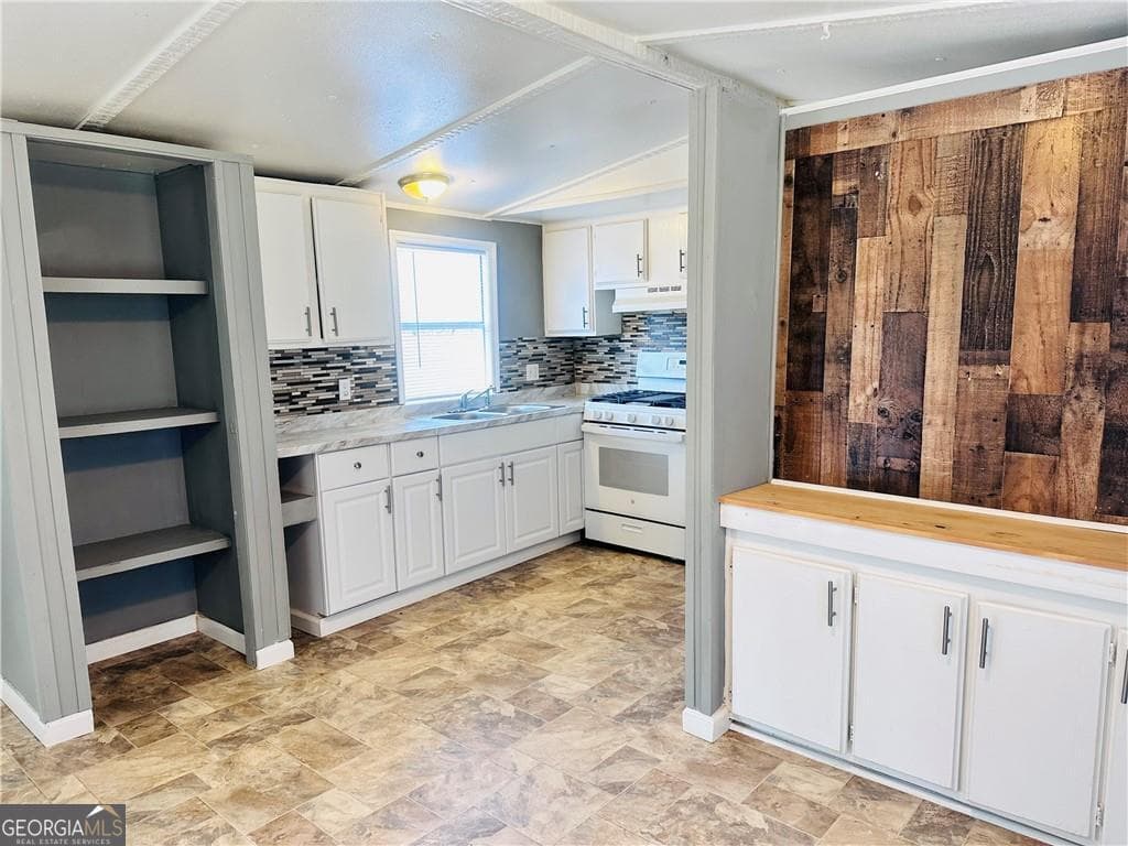 2 bedroom, 2 bathroom, 950 sq ft single family residence for sale at 6134 Grant Ford Road, Gainesville, GA 30506 — photo 3