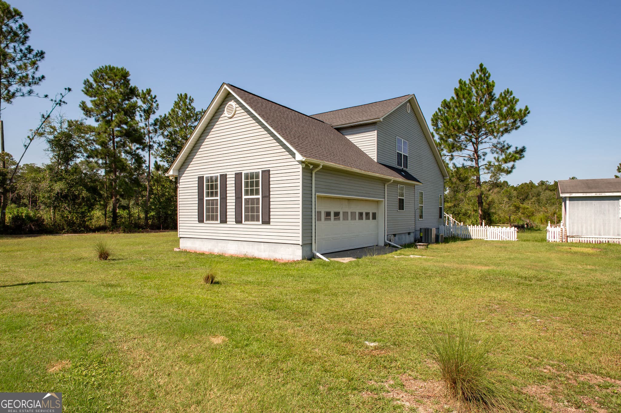 5 bedroom, 3 bathroom, 3,144 sq ft single family residence for sale at 2620 Gibbs Street, Waycross, GA 31503 — photo 3
