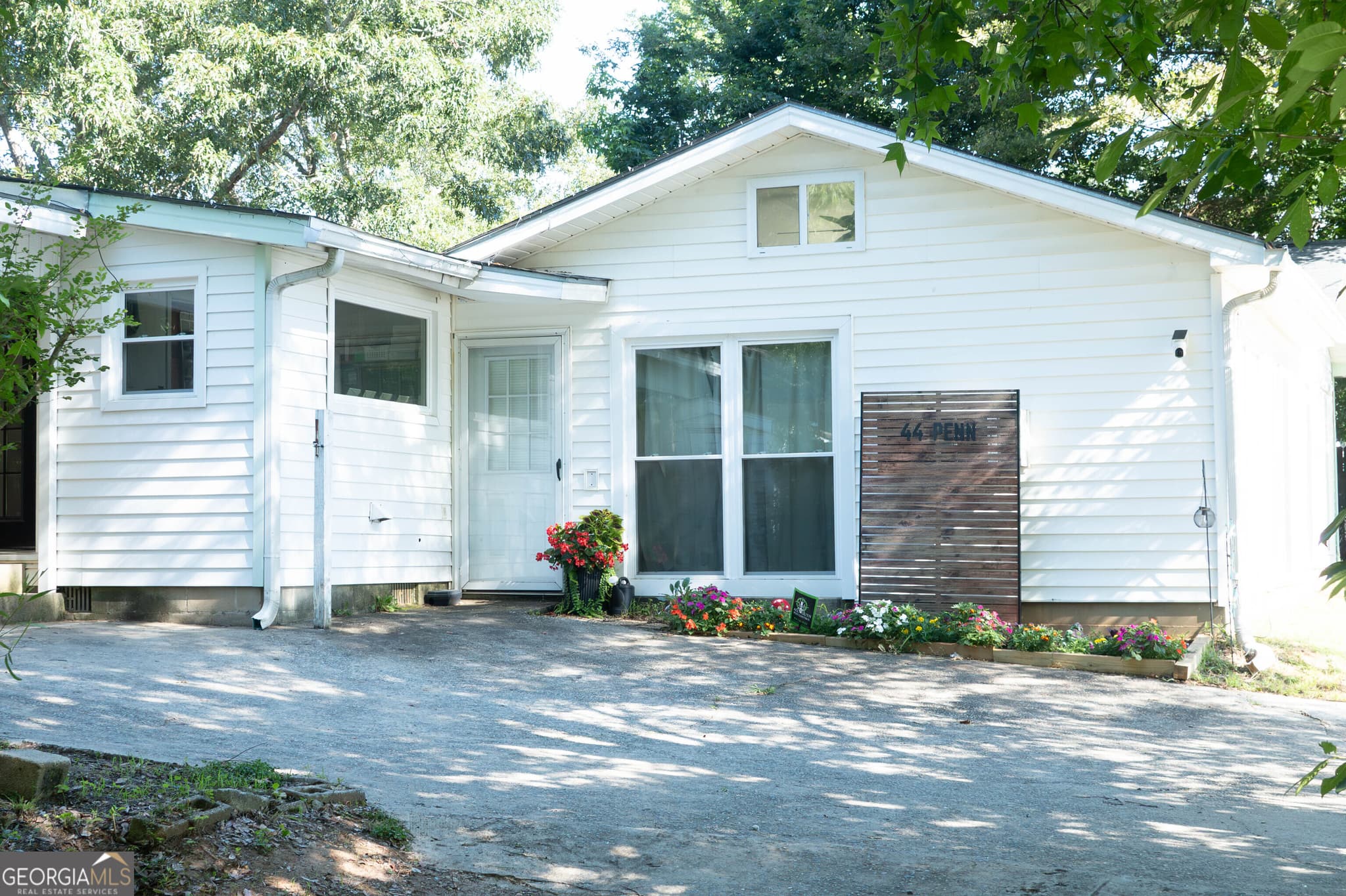 4 bedroom, 2 bathroom, 2,300 sq ft single family residence for sale at 44 Penn Drive, Jackson, GA 30233 — photo 1 of 36