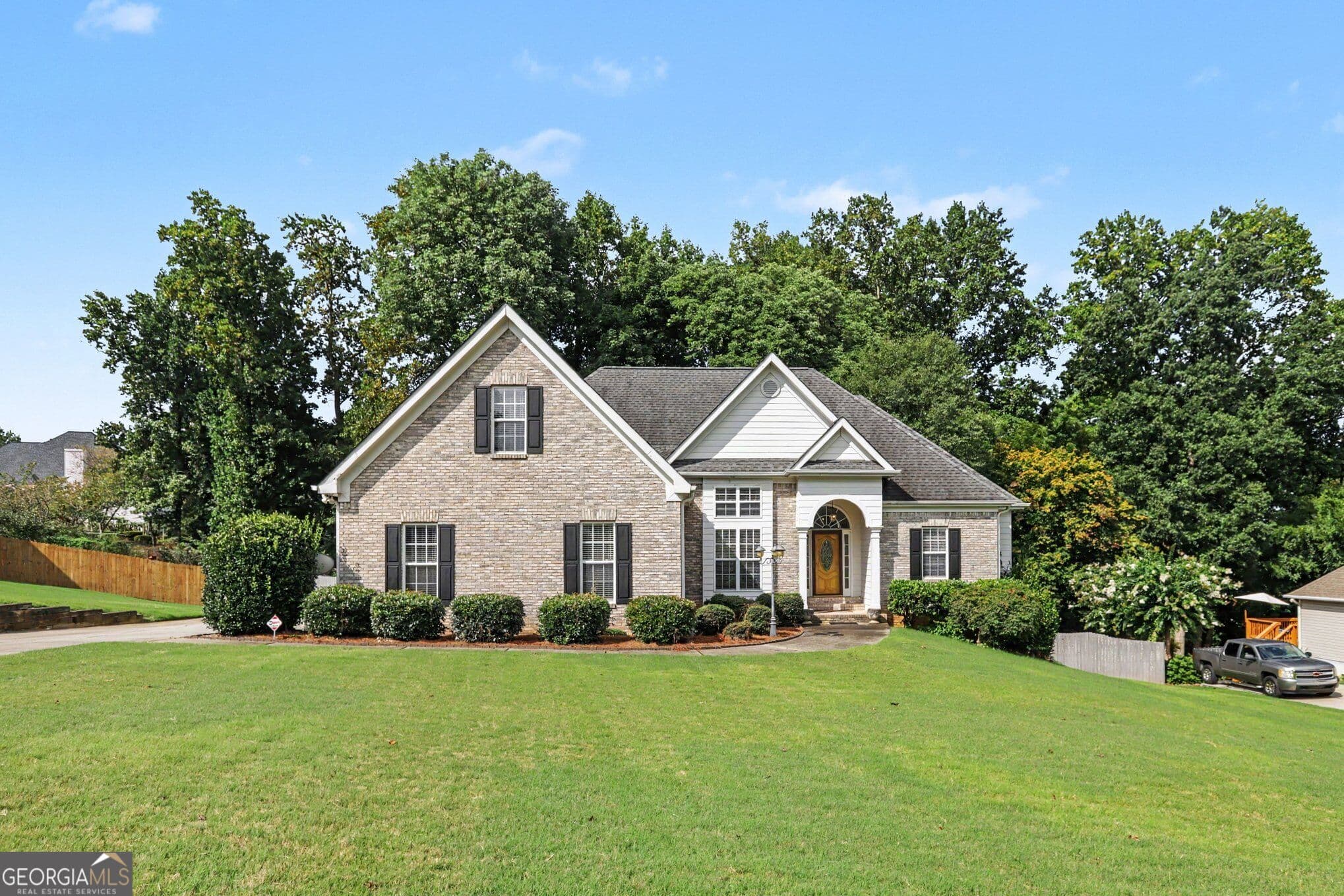 3 bedroom, 2 bathroom, 2,098 sq ft single family residence for sale at 1264 Harvest Lane, Hoschton, GA 30548 — photo 2