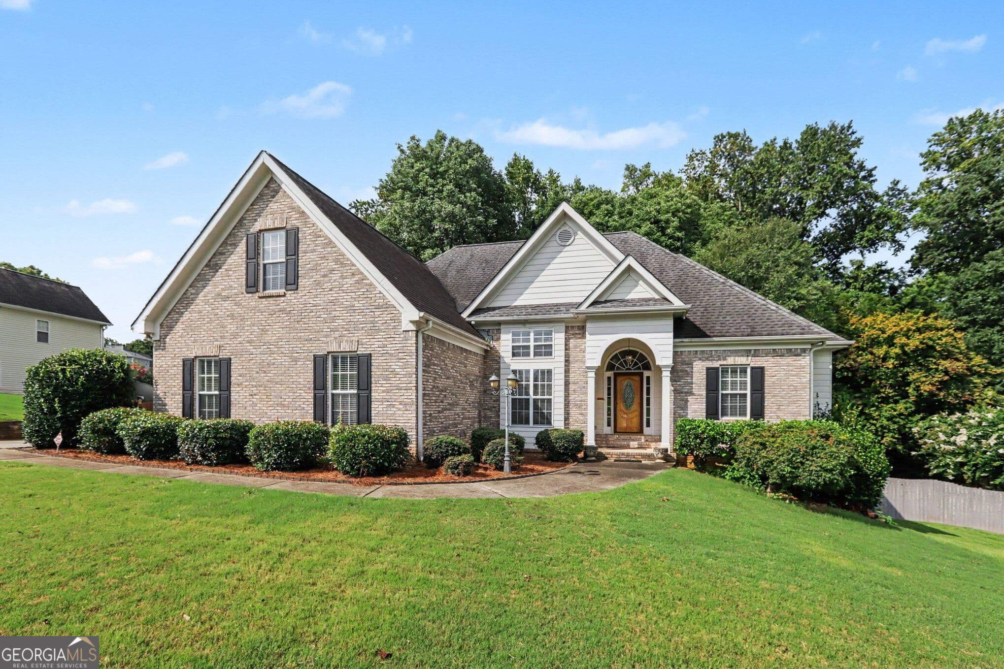 3 bedroom, 2 bathroom, 2,098 sq ft single family residence for sale at 1264 Harvest Lane, Hoschton, GA 30548 — photo 1 of 30