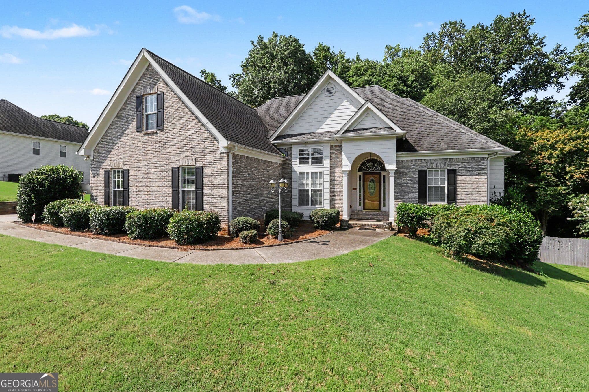 3 bedroom, 2 bathroom, 2,098 sq ft single family residence for sale at 1264 Harvest Lane, Hoschton, GA 30548 — photo 4