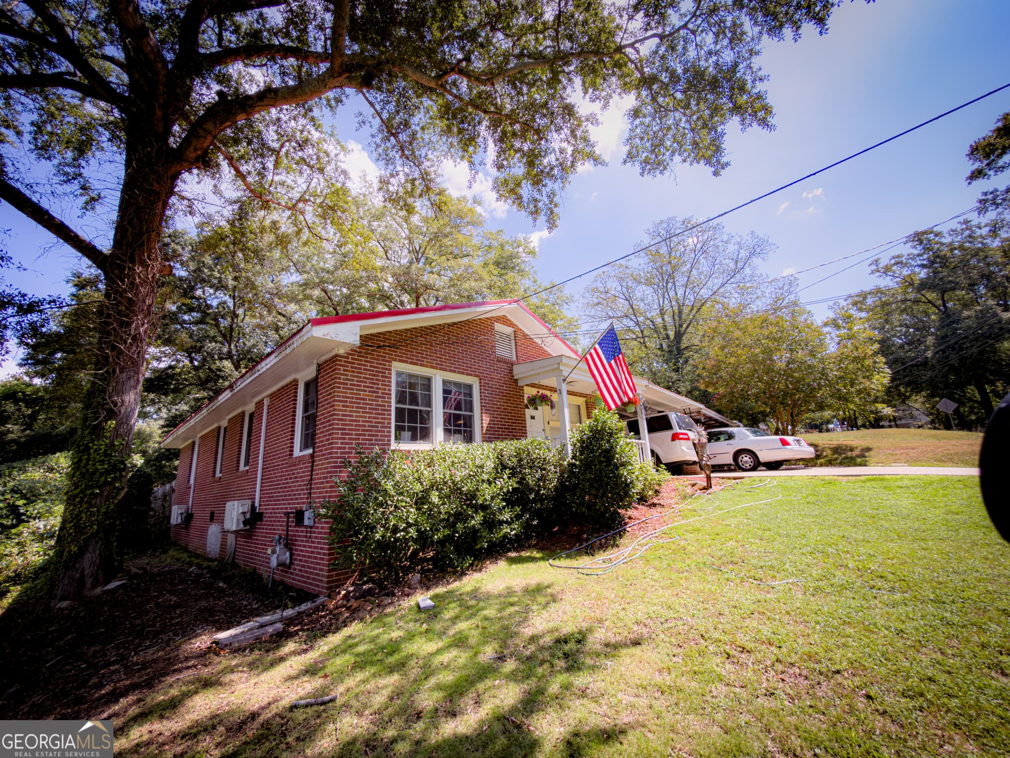 2 bedroom, 1.5 bathroom, 1,056 sq ft single family residence for sale at 62 Oak Street, Elberton, GA 30635 — photo 2