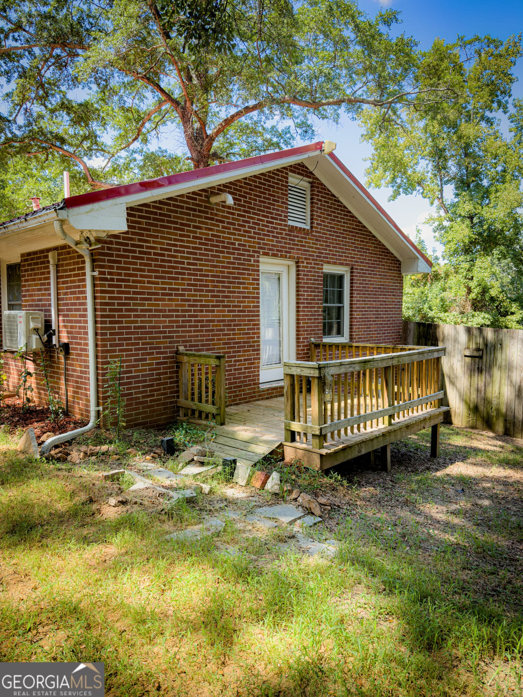 2 bedroom, 1.5 bathroom, 1,056 sq ft single family residence for sale at 62 Oak Street, Elberton, GA 30635 — photo 6
