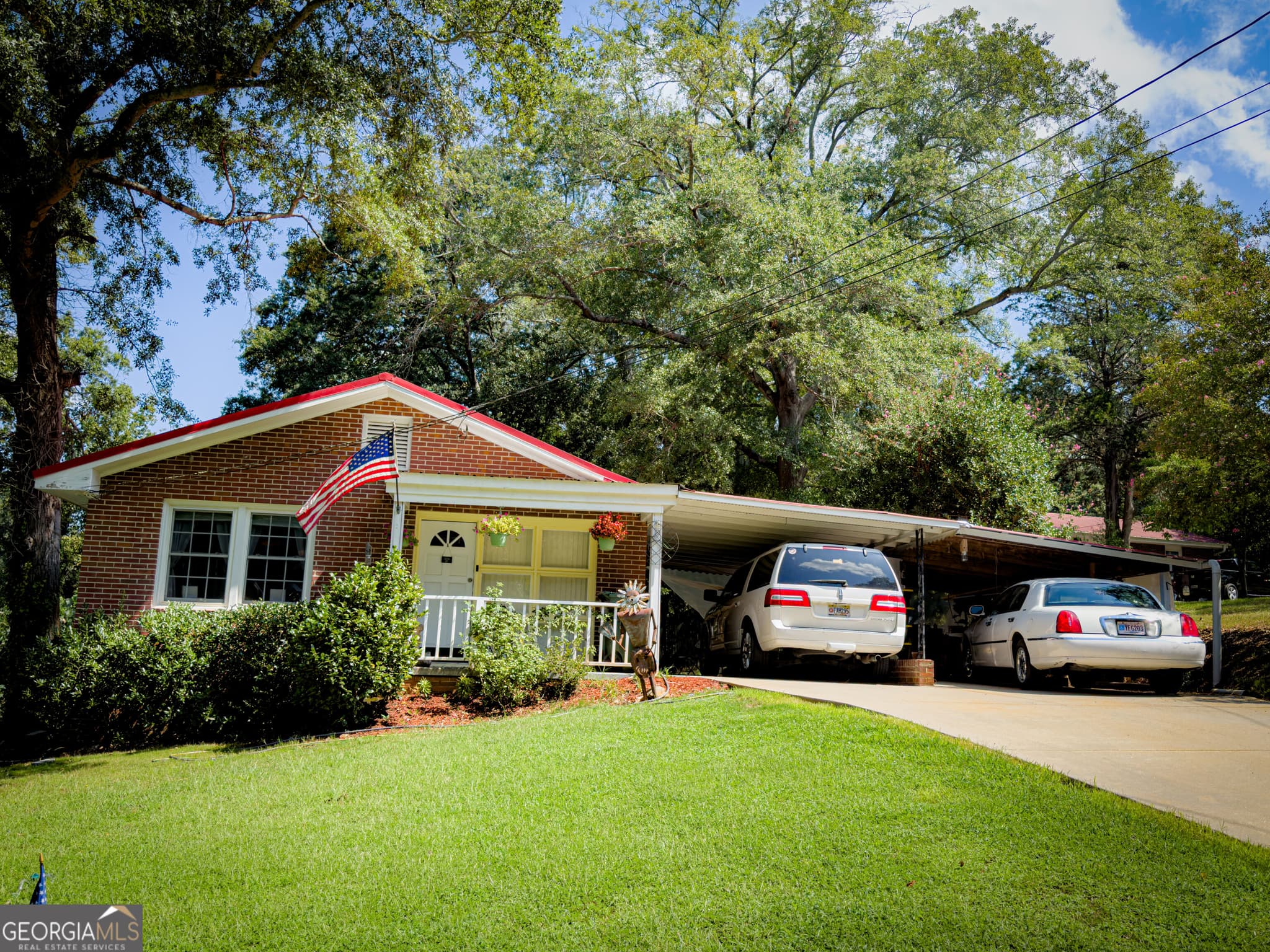 2 bedroom, 1.5 bathroom, 1,056 sq ft single family residence for sale at 62 Oak Street, Elberton, GA 30635