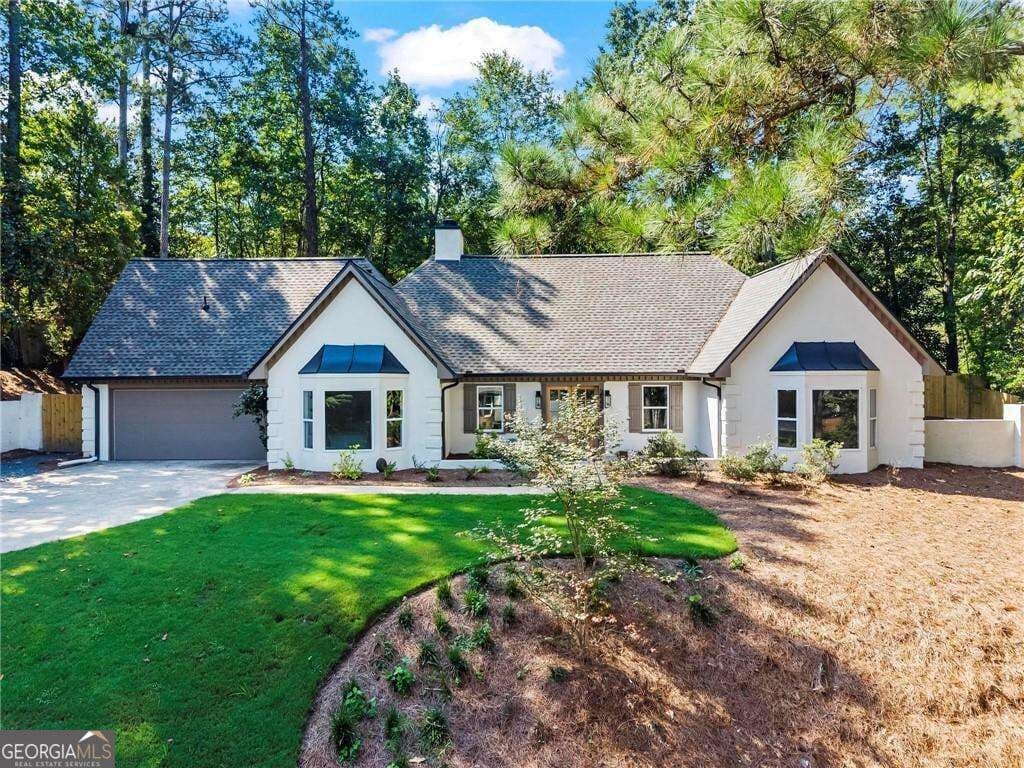 4 bedroom, 3.5 bathroom, 2,797 sq ft single family residence for sale at 2552 Hollycreek Drive, Marietta, GA 30062 — photo 1 of 59