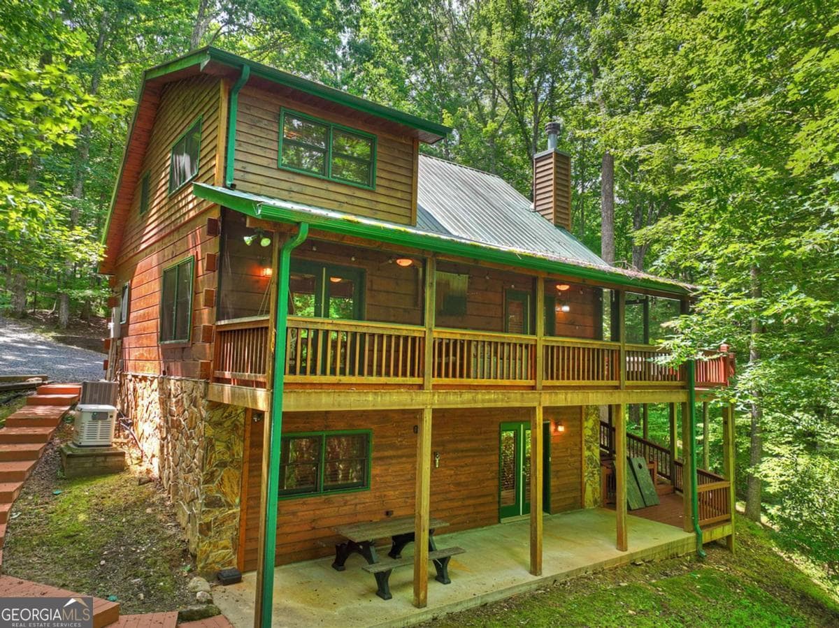 3 bedroom, 3 bathroom, 2,396 sq ft cabin,single family residence for sale at 316 Pigeon Creek Road, Blue Ridge, GA 30513