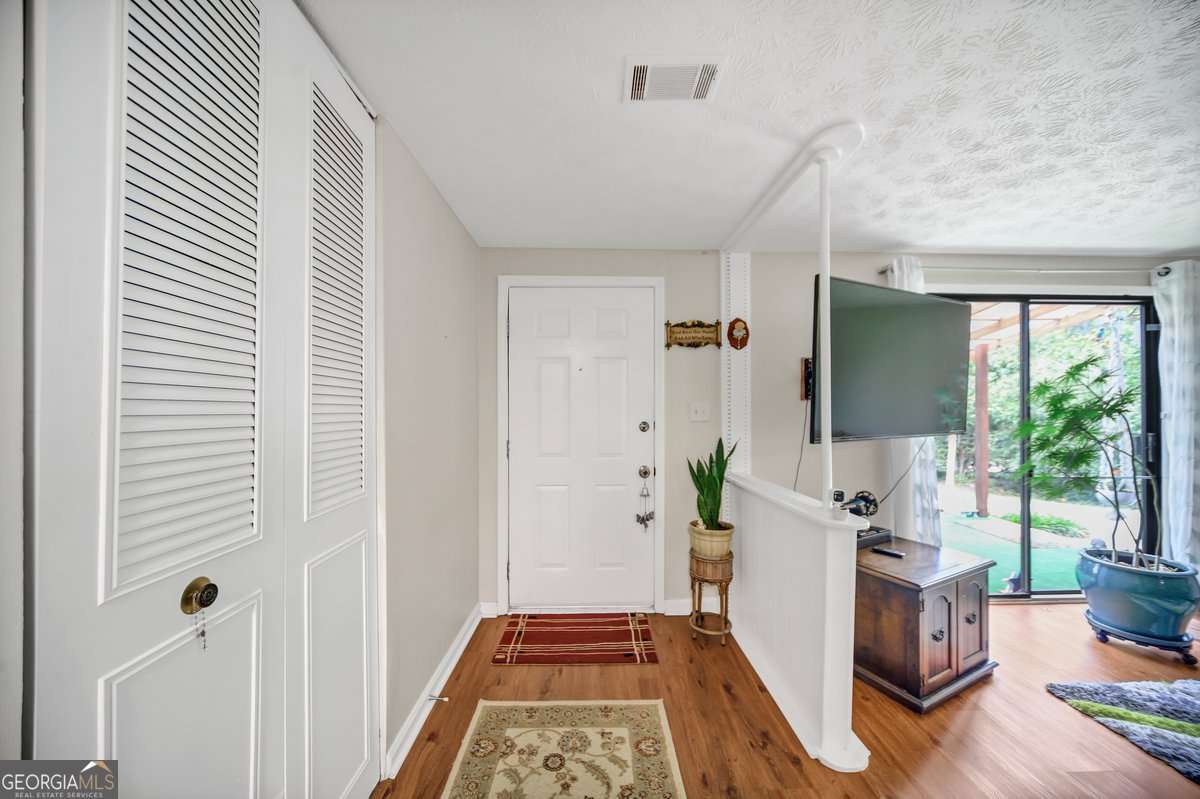 3 bedroom, 2 bathroom, 1,040 sq ft single family residence for sale at 3184 Newcastle Way, Snellville, GA 30039 — photo 6