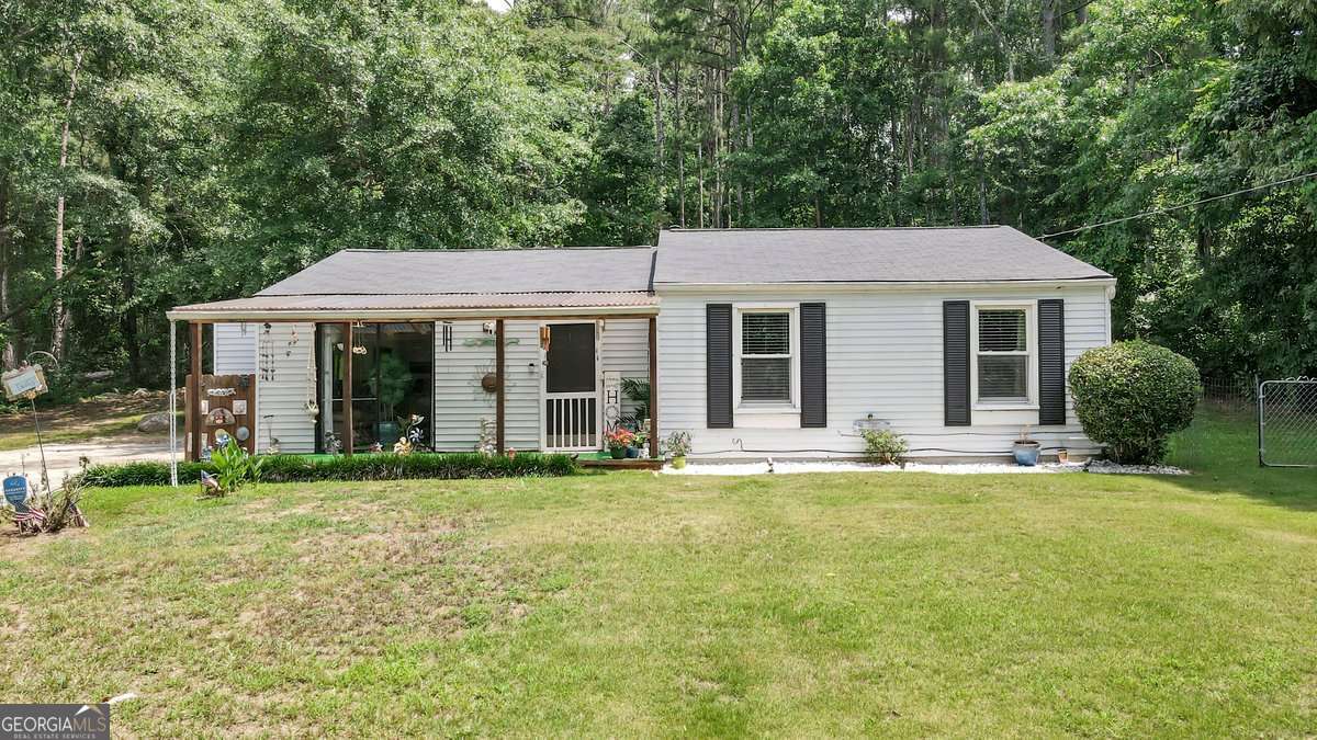 3 bedroom, 2 bathroom, 1,040 sq ft single family residence for sale at 3184 Newcastle Way, Snellville, GA 30039 — photo 3