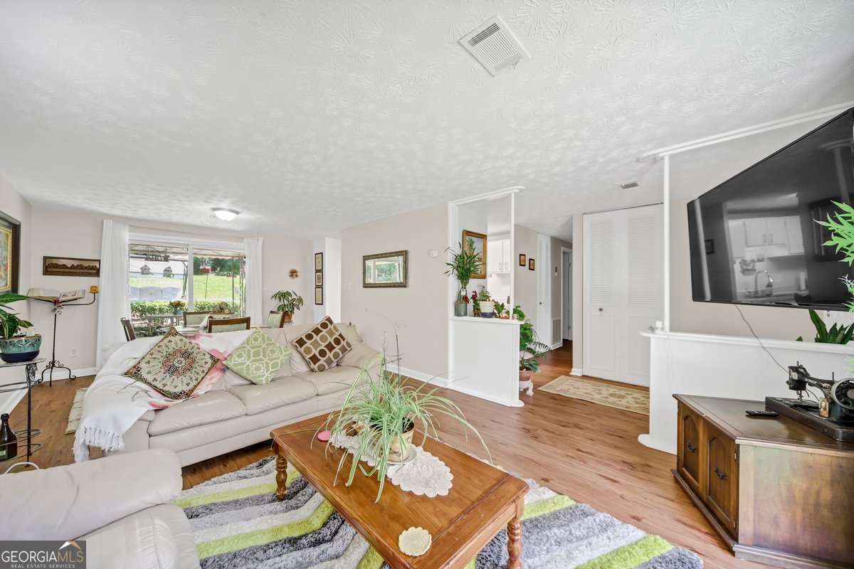 3 bedroom, 2 bathroom, 1,040 sq ft single family residence for sale at 3184 Newcastle Way, Snellville, GA 30039 — photo 9