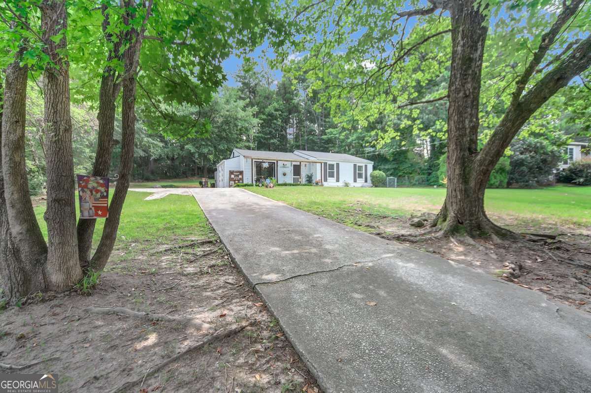 3 bedroom, 2 bathroom, 1,040 sq ft single family residence for sale at 3184 Newcastle Way, Snellville, GA 30039 — photo 4