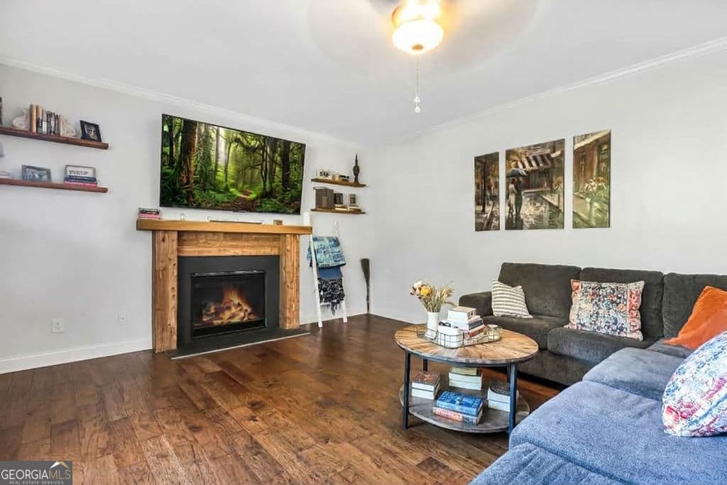 4 bedroom, 2.5 bathroom, 2,765 sq ft single family residence for sale at 3409 Laurel Glen Court, Gainesville, GA 30504 — photo 5
