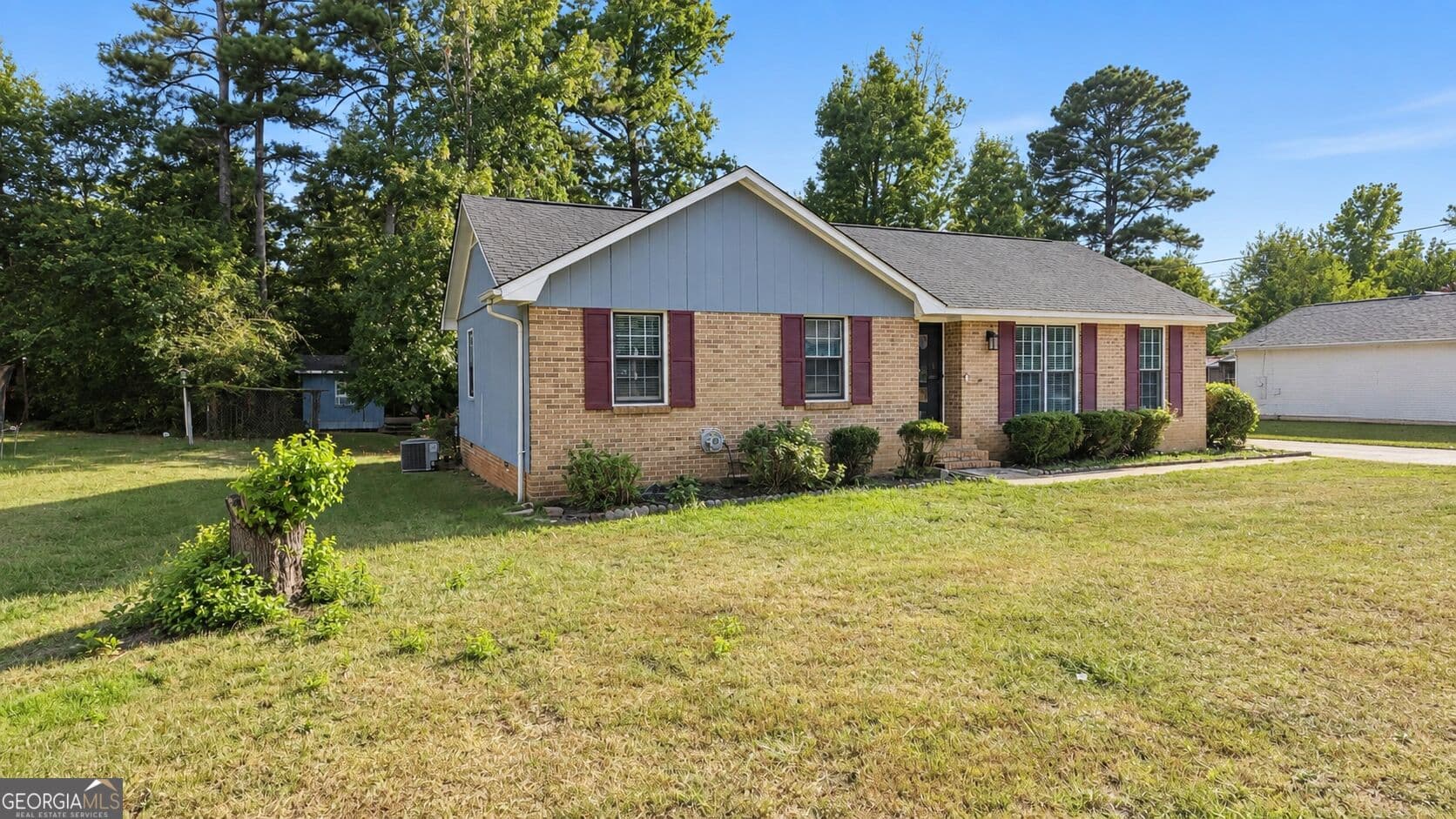3 bedroom, 2 bathroom, 1,534 sq ft single family residence for sale at 218 Cosby Drive, Lagrange, GA 30241 — photo 2