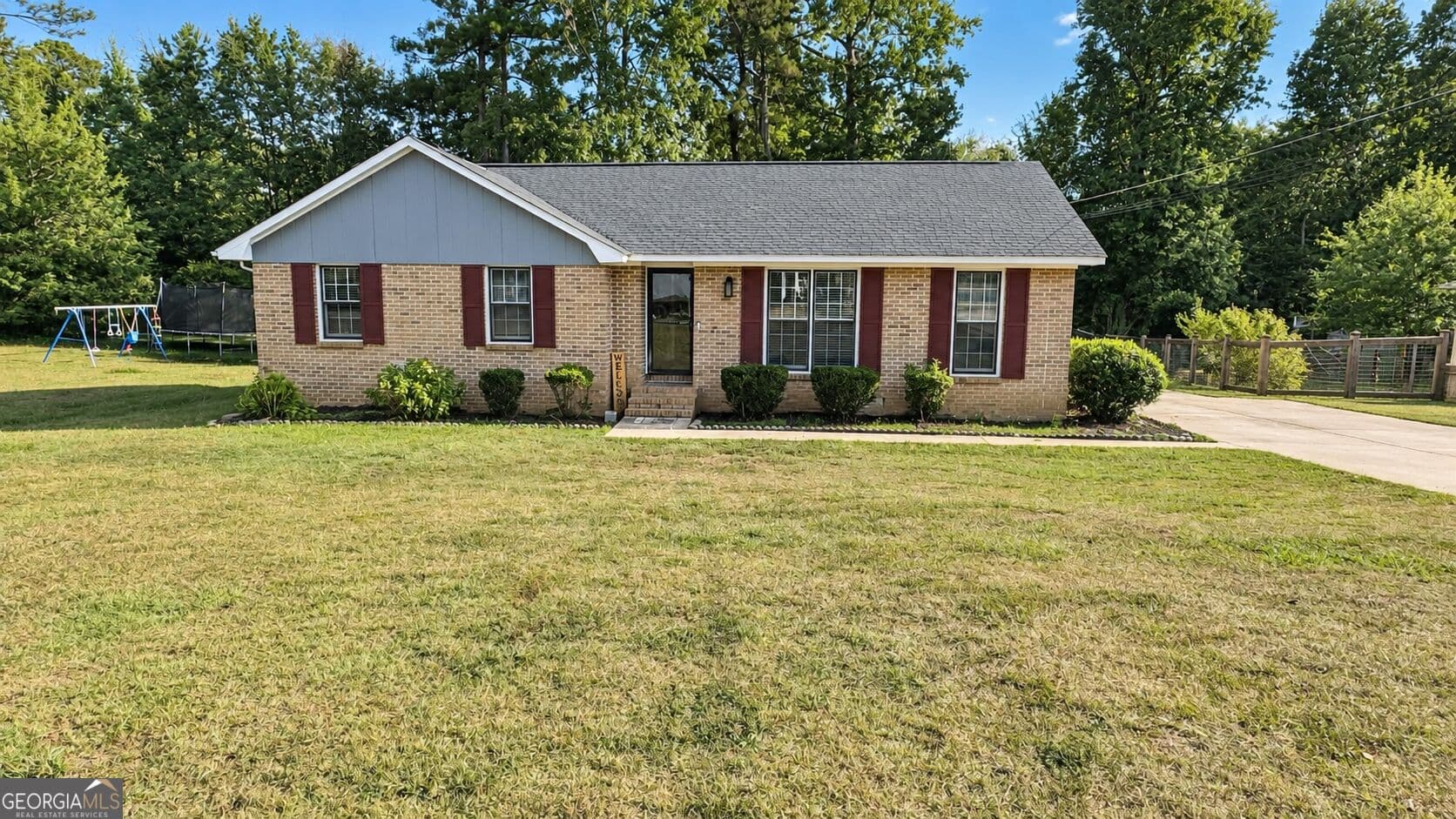 3 bedroom, 2 bathroom, 1,534 sq ft single family residence for sale at 218 Cosby Drive, Lagrange, GA 30241 — photo 3