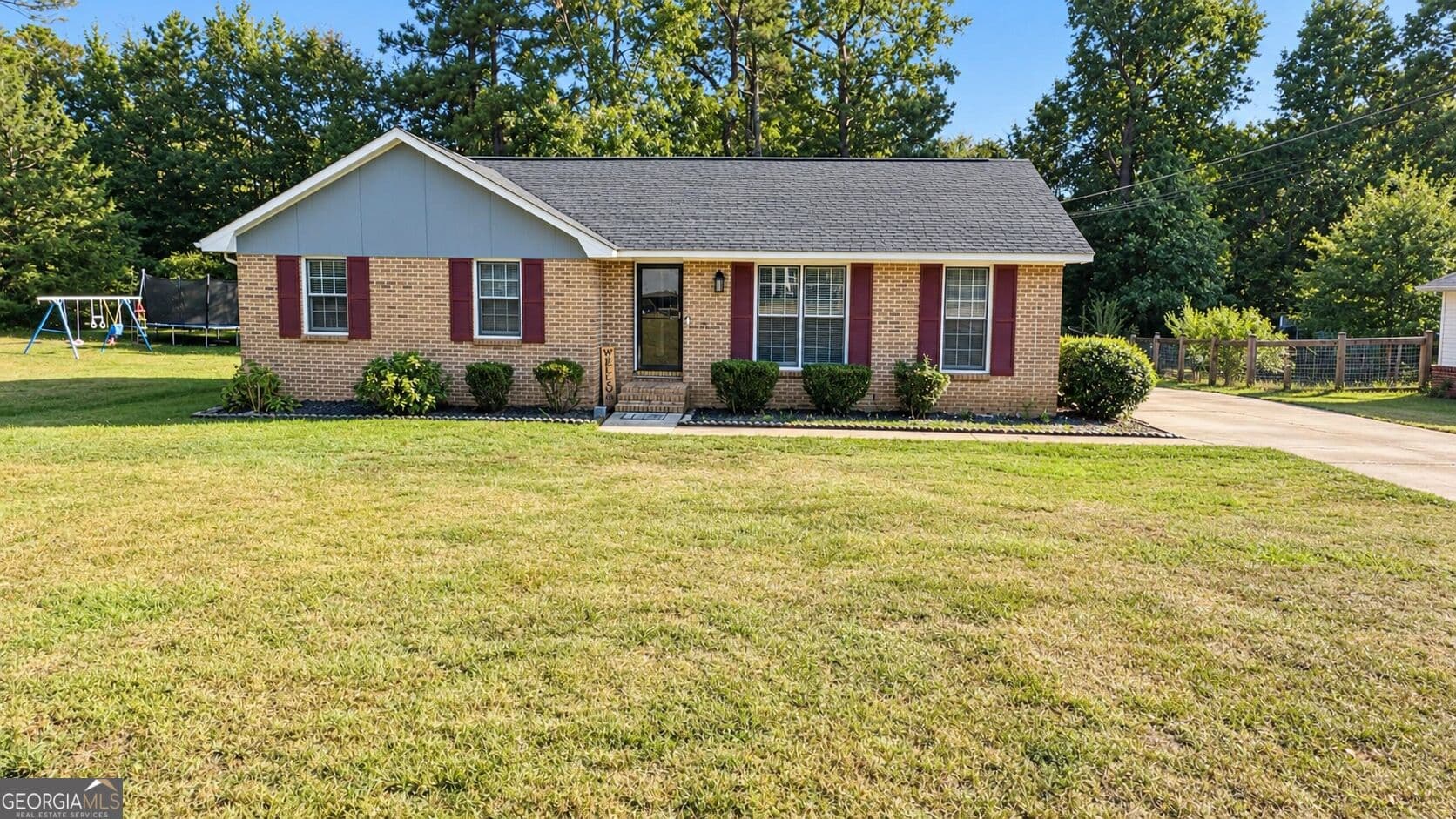 3 bedroom, 2 bathroom, 1,534 sq ft single family residence for sale at 218 Cosby Drive, Lagrange, GA 30241 — photo 4