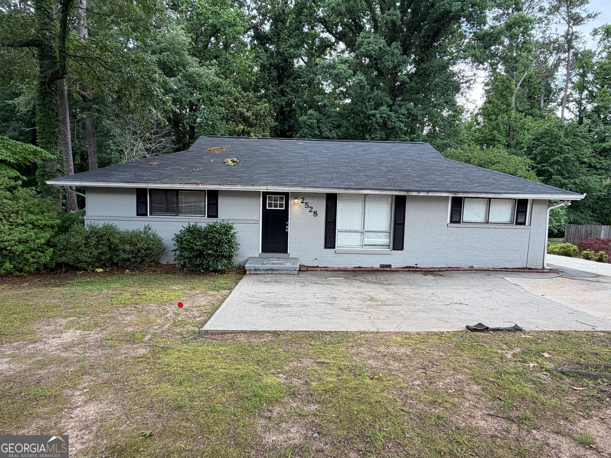 4 bedroom, 2 bathroom, 1,470 sq ft single family residence for sale at 2528 Benson Poole Road, Smyrna, GA 30082 — photo 2