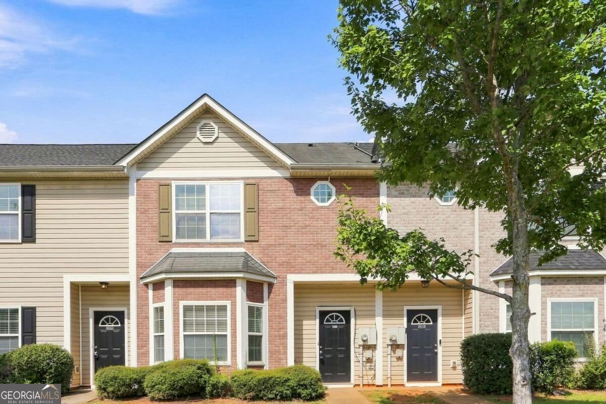 4 bedroom, 3 bathroom townhouse for rent at 8641 Thomas Lane, Riverdale, GA 30274 for $1,580 a month — photo 1 of 1
