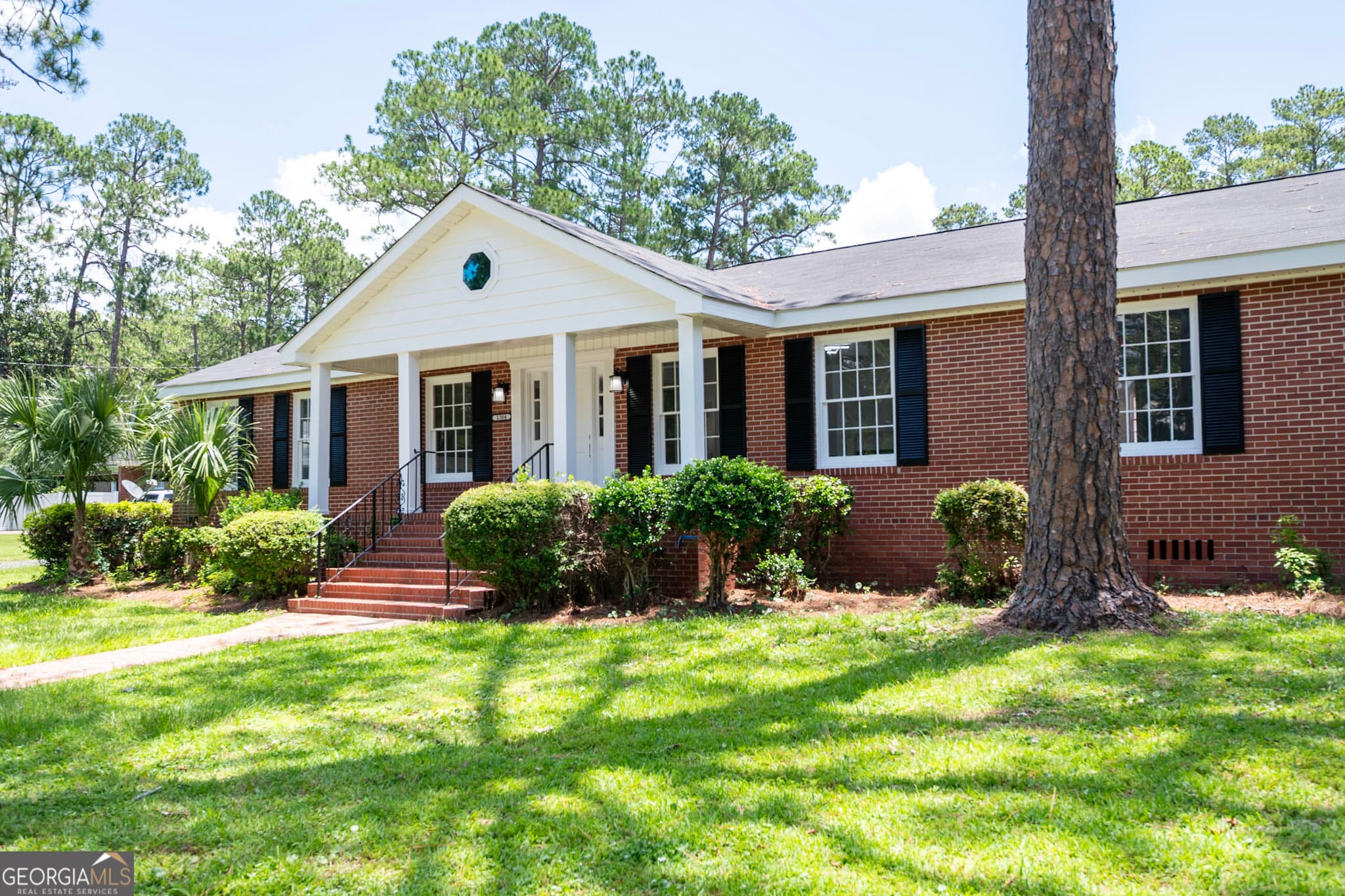 3 bedroom, 2 bathroom, 2,760 sq ft single family residence for sale at 1304 Hill Street, Waycross, GA 31501 — photo 2