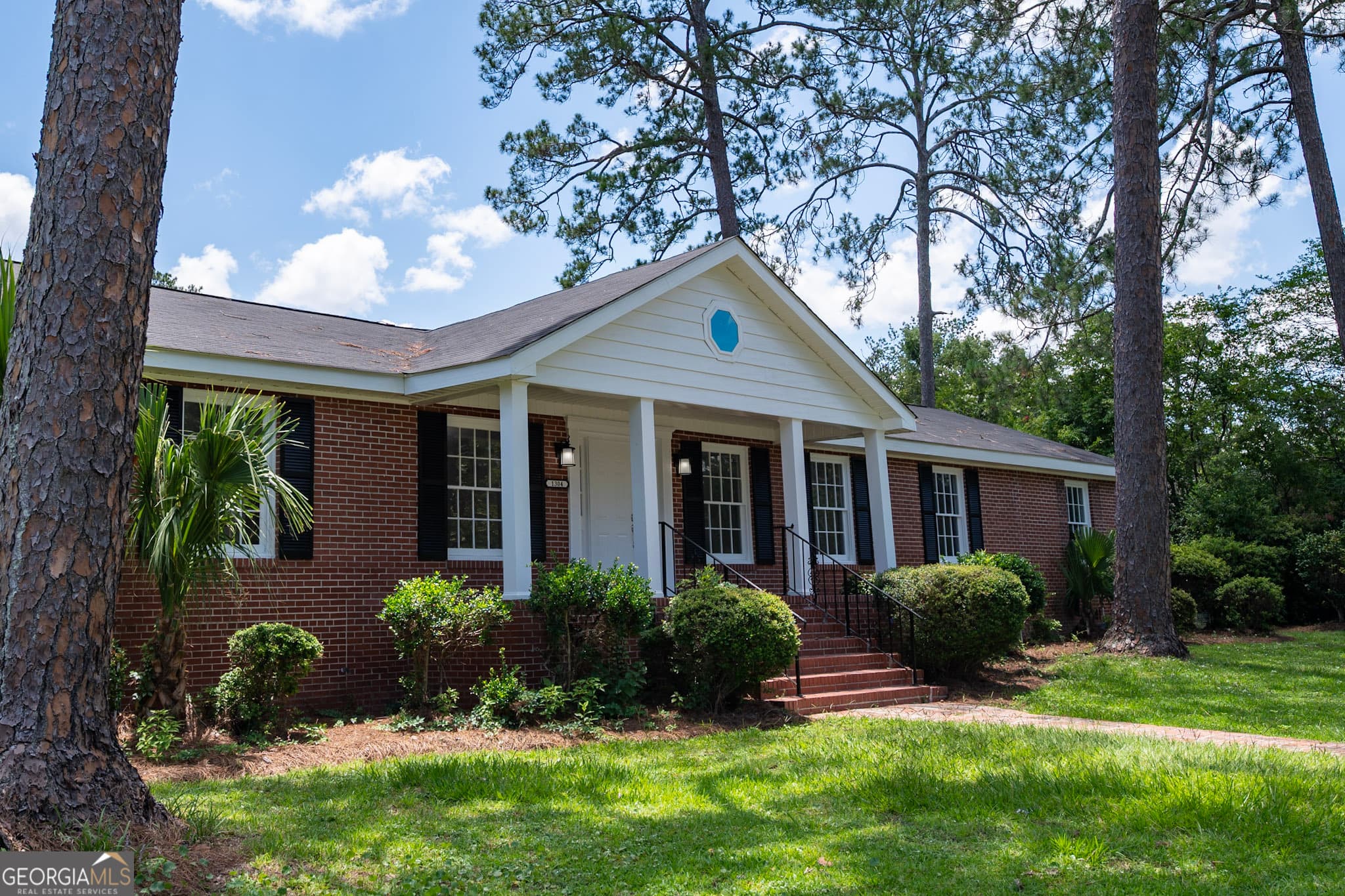 3 bedroom, 2 bathroom, 2,760 sq ft single family residence for sale at 1304 Hill Street, Waycross, GA 31501 — photo 3