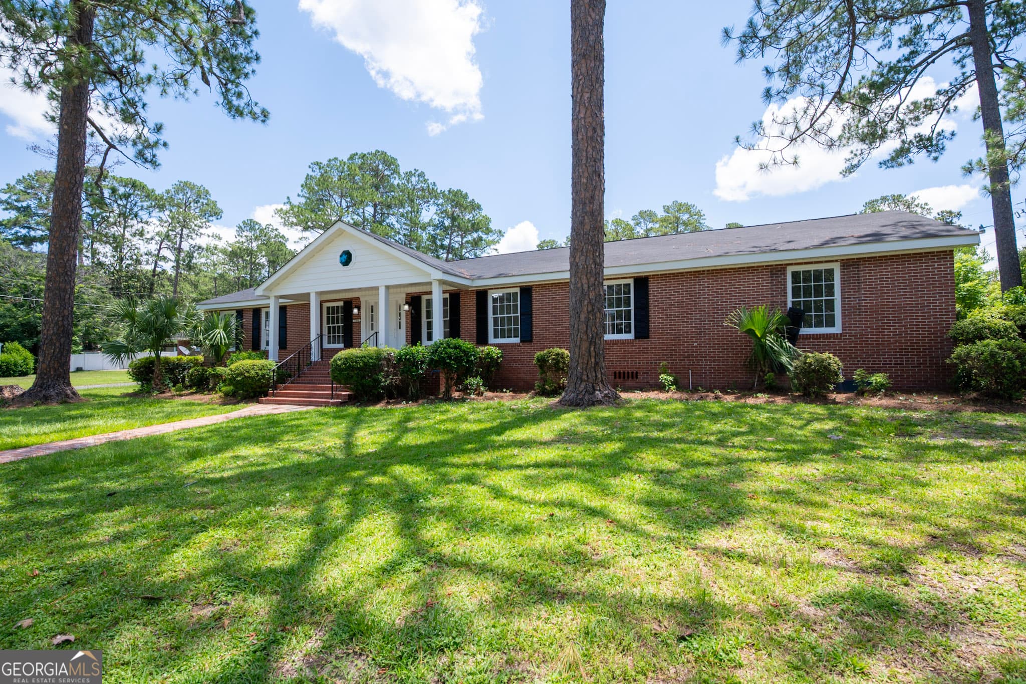 3 bedroom, 2 bathroom, 2,760 sq ft single family residence for sale at 1304 Hill Street, Waycross, GA 31501 — photo 5