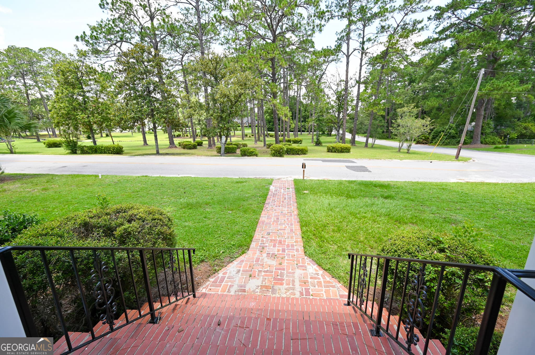 3 bedroom, 2 bathroom, 2,760 sq ft single family residence for sale at 1304 Hill Street, Waycross, GA 31501 — photo 4