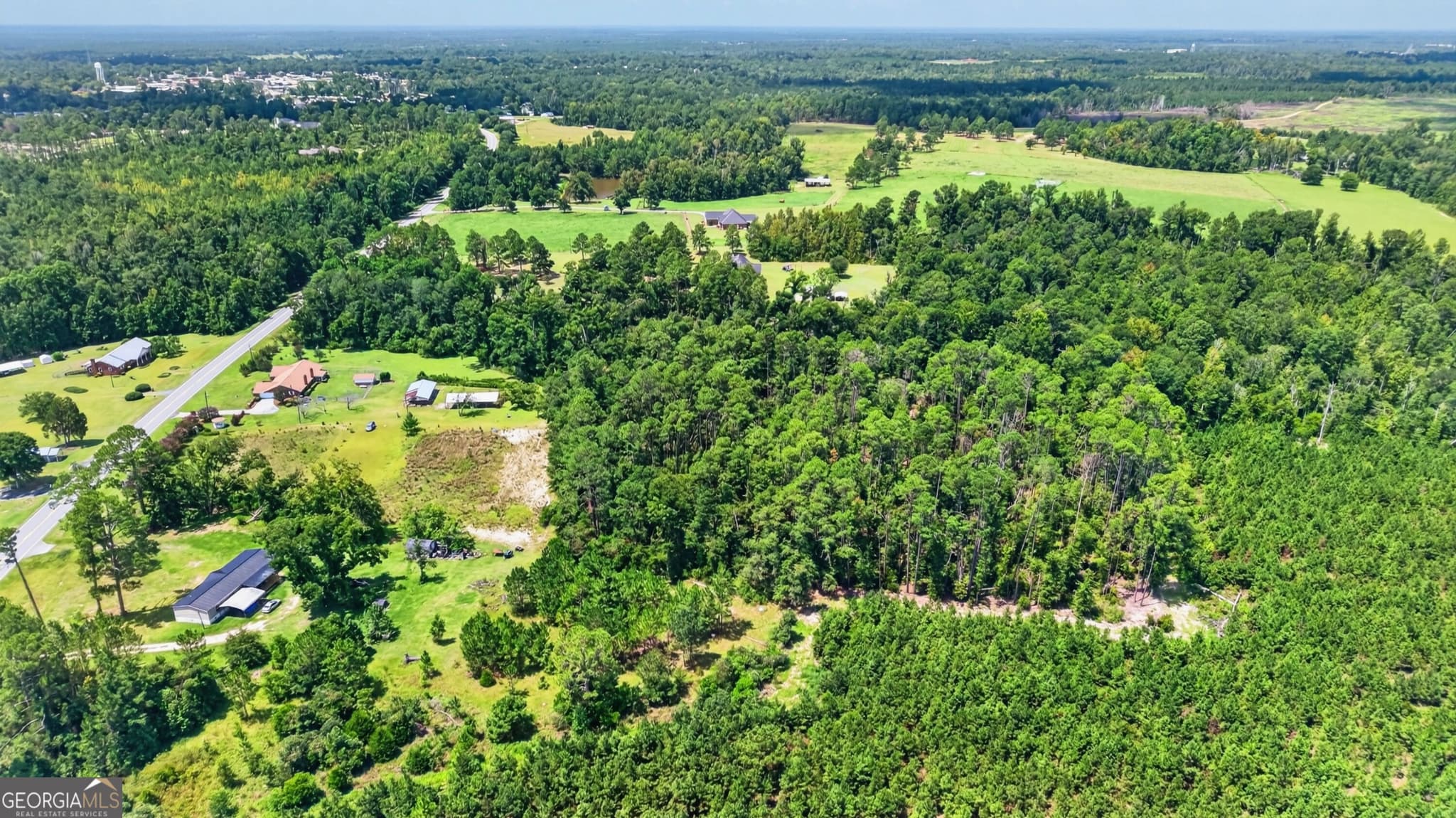 3 bedroom, 3 bathroom, 2,943 sq ft single family residence under contract at 5281 Us Highway 221, Soperton, GA 30457 — photo 6