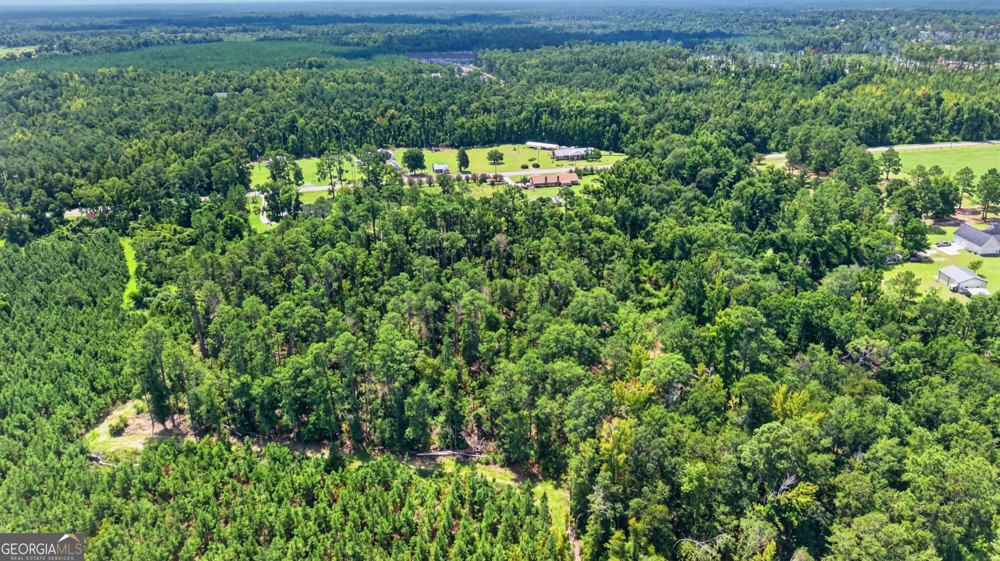 3 bedroom, 3 bathroom, 2,943 sq ft single family residence under contract at 5281 Us Highway 221, Soperton, GA 30457 — photo 7