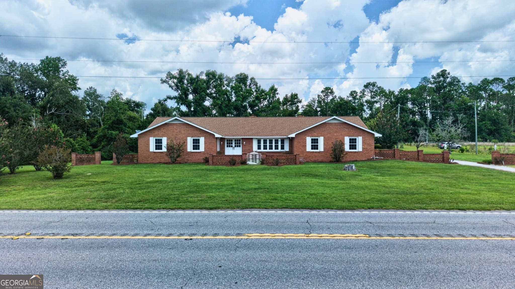 3 bedroom, 3 bathroom, 2,943 sq ft single family residence under contract at 5281 Us Highway 221, Soperton, GA 30457 — photo 3