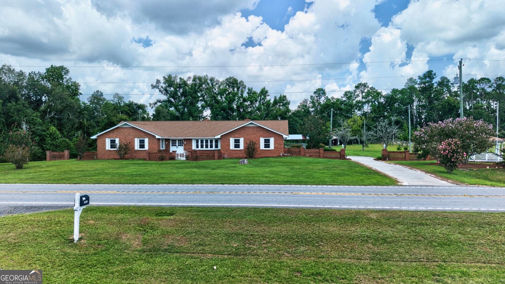 3 bedroom, 3 bathroom, 2,943 sq ft single family residence under contract at 5281 Us Highway 221, Soperton, GA 30457 — photo 5