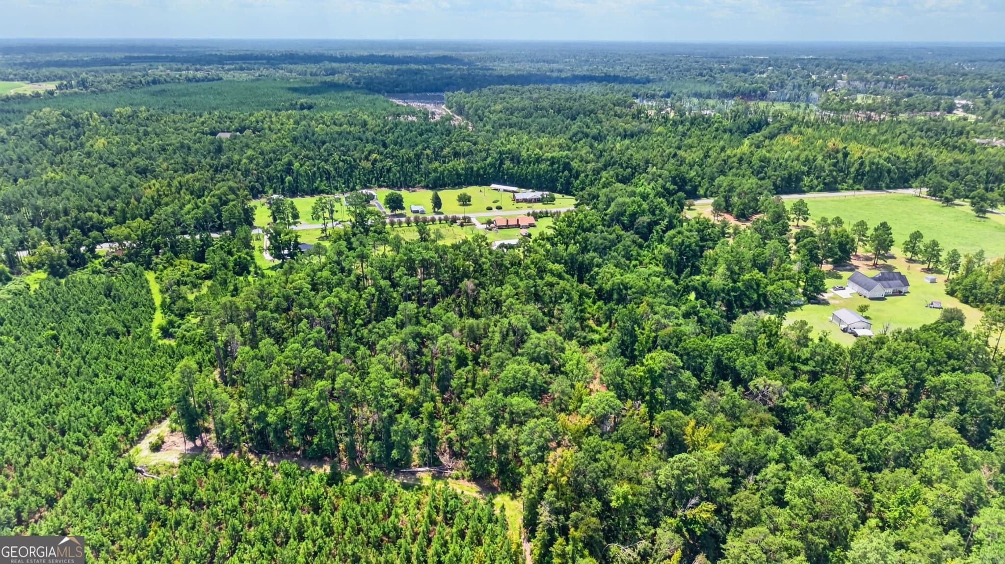 3 bedroom, 3 bathroom, 2,943 sq ft single family residence under contract at 5281 Us Highway 221, Soperton, GA 30457 — photo 9