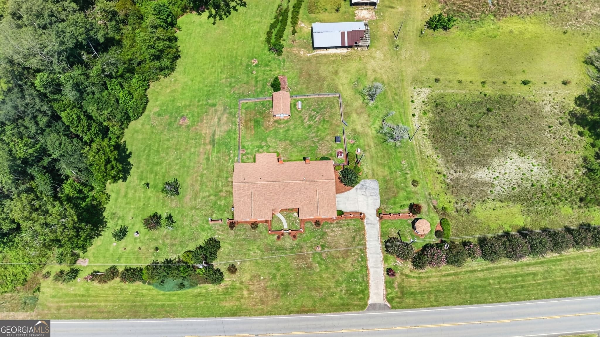 3 bedroom, 3 bathroom, 2,943 sq ft single family residence under contract at 5281 Us Highway 221, Soperton, GA 30457 — photo 10