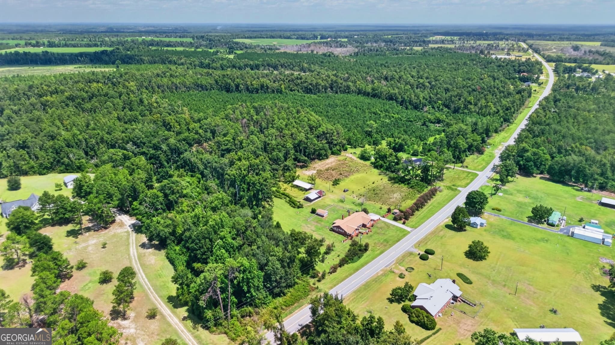 3 bedroom, 3 bathroom, 2,943 sq ft single family residence under contract at 5281 Us Highway 221, Soperton, GA 30457 — photo 8