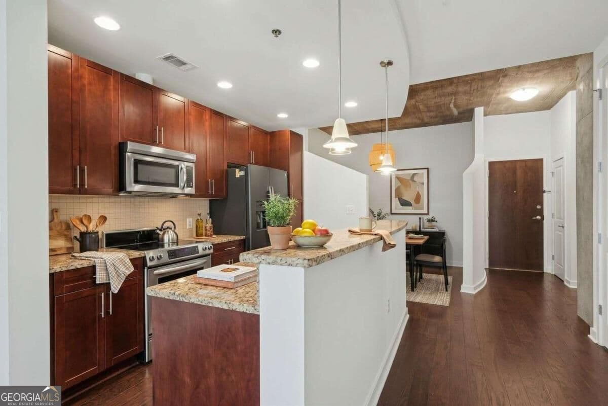 2 bedroom, 2 bathroom, 1,320 sq ft condominium for sale at 855 Peachtree Street 2209, Atlanta, GA 30308 — photo 6