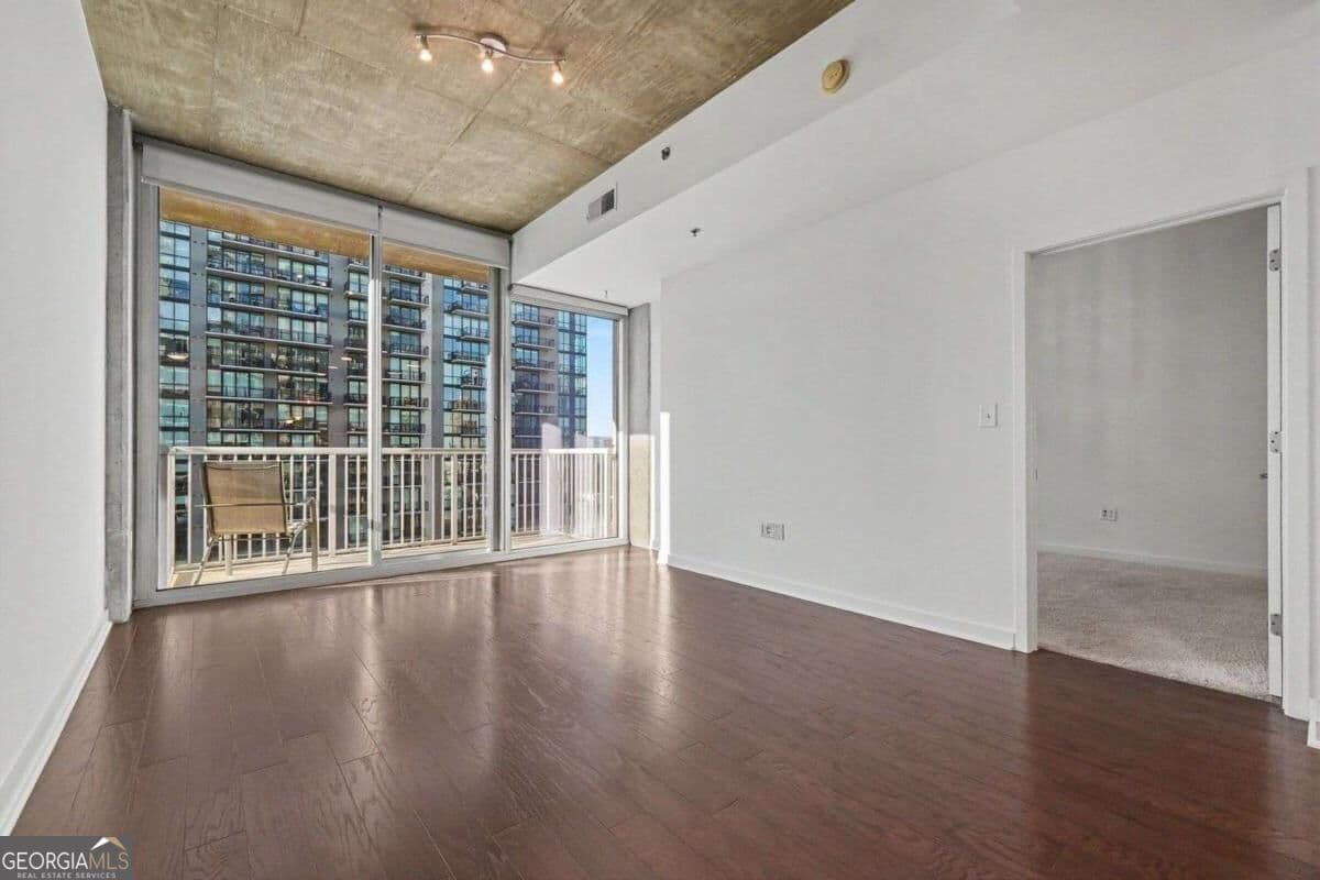 2 bedroom, 2 bathroom, 1,320 sq ft condominium for sale at 855 Peachtree Street 2209, Atlanta, GA 30308 — photo 3