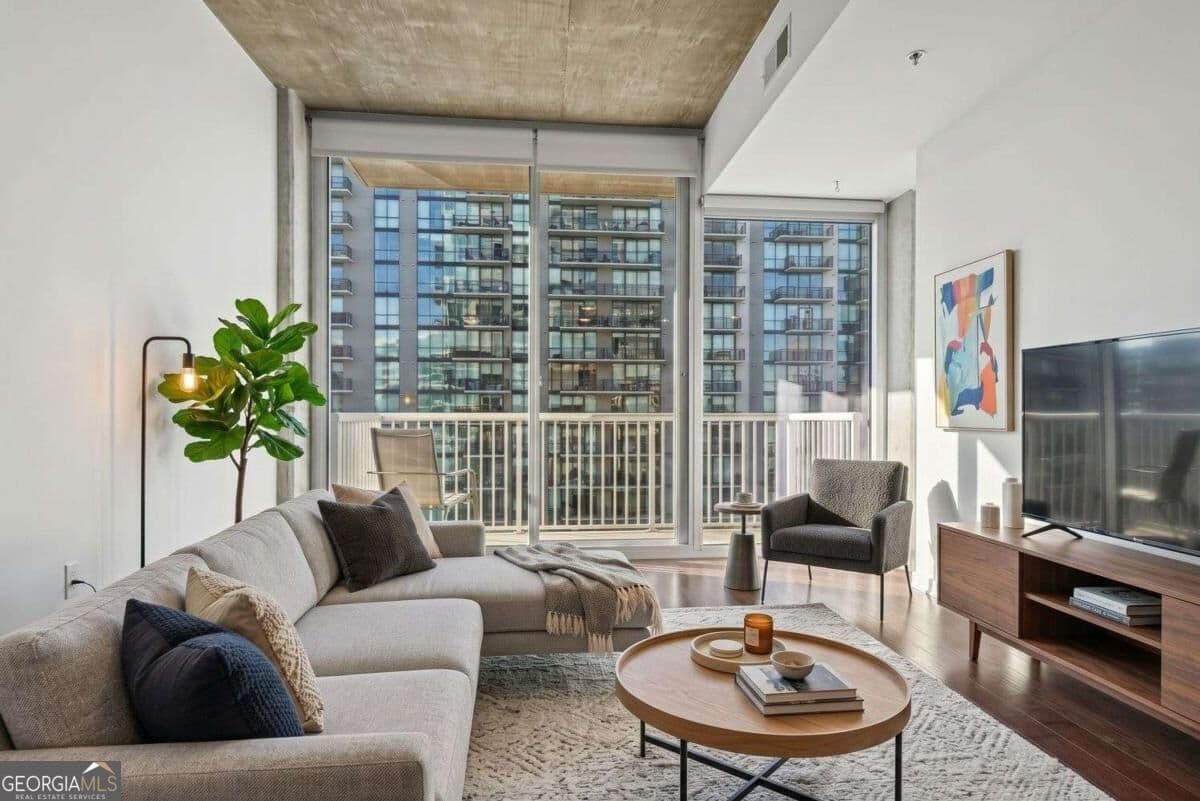 2 bedroom, 2 bathroom, 1,320 sq ft condominium for sale at 855 Peachtree Street 2209, Atlanta, GA 30308 — photo 4