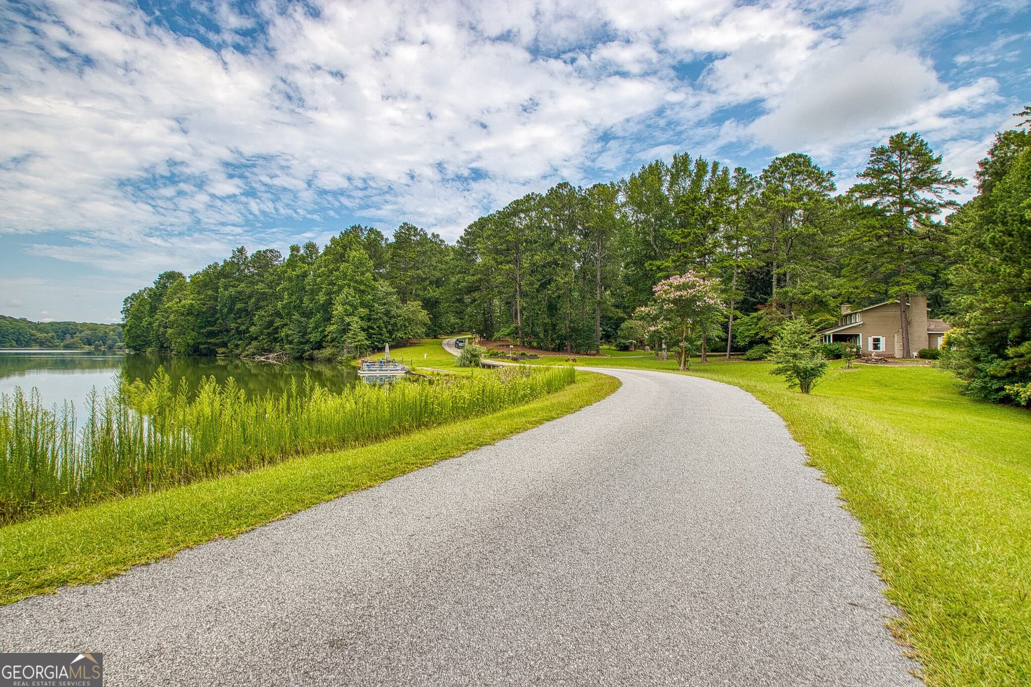 3 bedroom, 2.5 bathroom, 2,658 sq ft single family residence for sale at 160 Sandy Lake Circle, Fayetteville, GA 30214 — photo 6