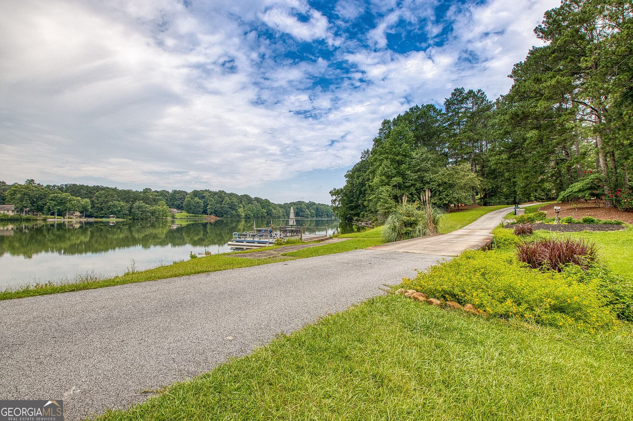 3 bedroom, 2.5 bathroom, 2,658 sq ft single family residence for sale at 160 Sandy Lake Circle, Fayetteville, GA 30214 — photo 8