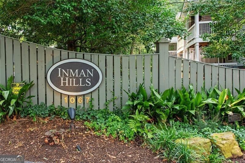 2 bedroom, 1 bathroom, 676 sq ft condominium for sale at 1067 Alta Avenue 20, Atlanta, GA 30307 — photo 2