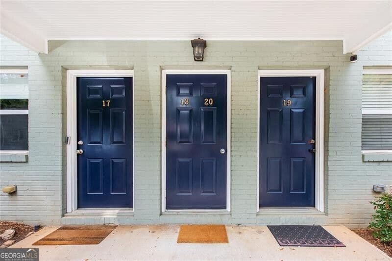 2 bedroom, 1 bathroom, 676 sq ft condominium for sale at 1067 Alta Avenue 20, Atlanta, GA 30307 — photo 3