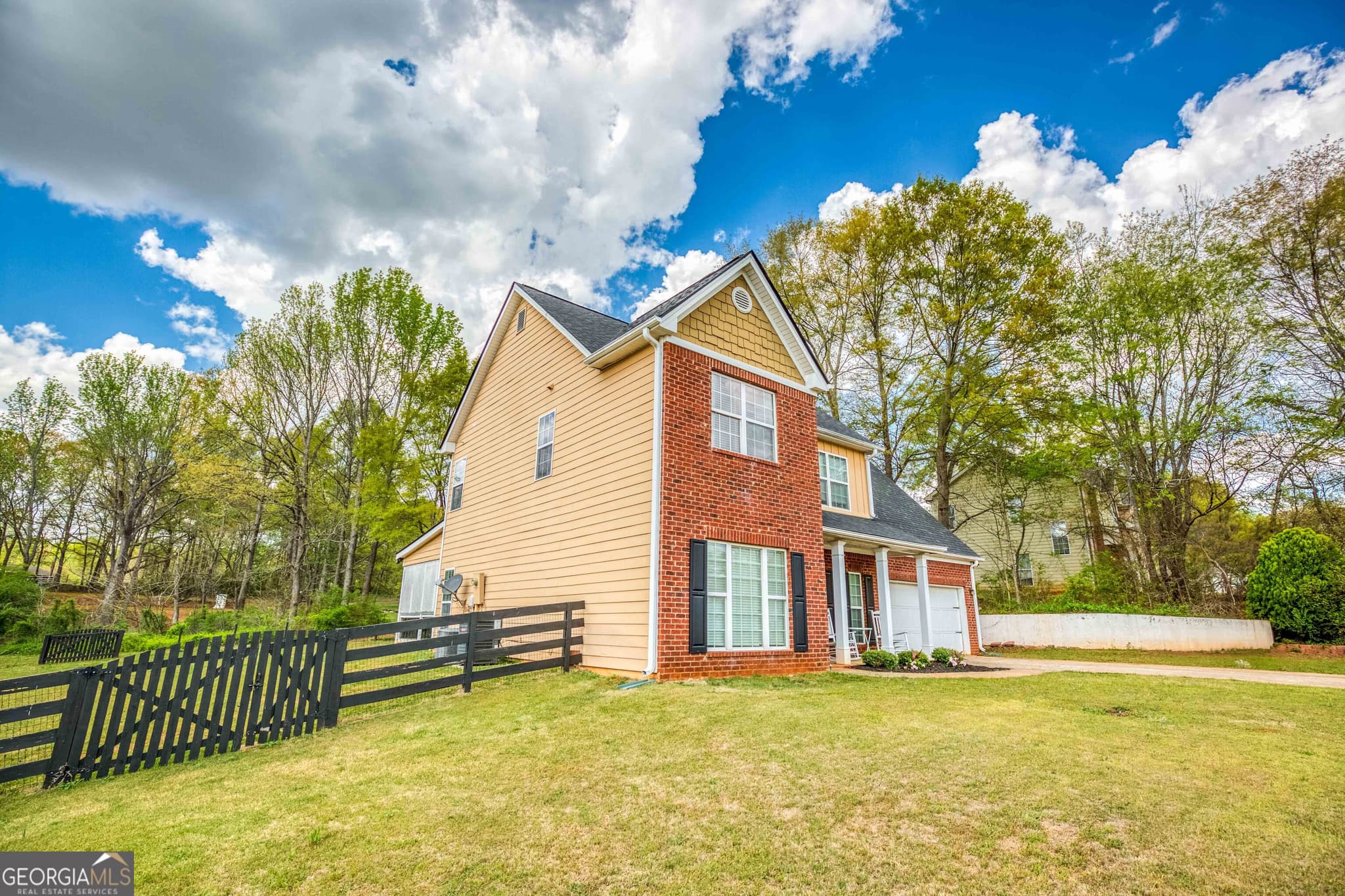 3 bedroom, 2.5 bathroom, 2,132 sq ft single family residence for sale at 303 McKendree Court, Bethlehem, GA 30620 — photo 9