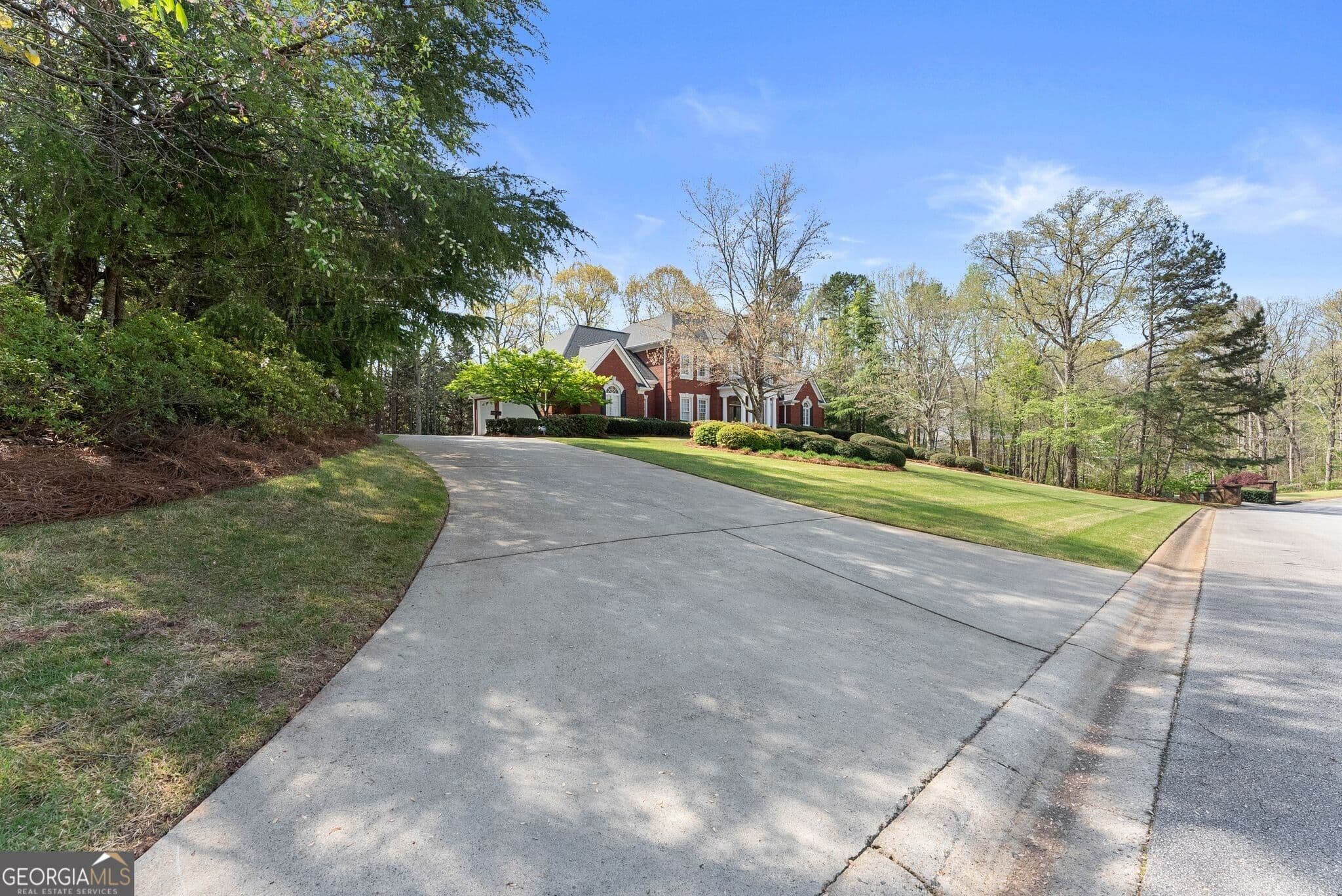 4 bedroom, 4.5 bathroom, 6,999 sq ft single family residence for sale at 2520 Heritage Court, Buford, GA 30518 — photo 4