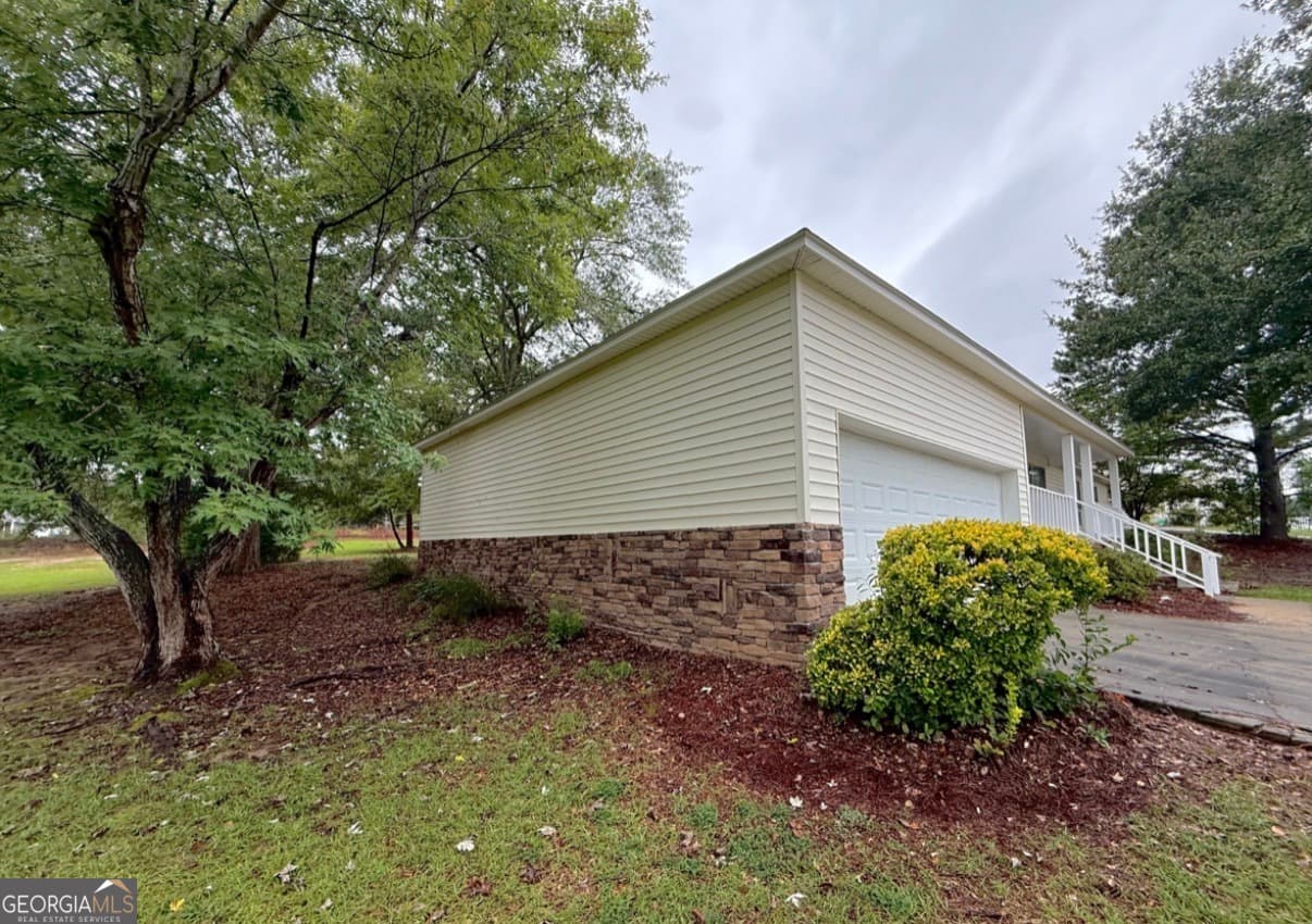 3 bedroom, 2 bathroom, 2,090 sq ft single family residence for rent at 105 Mockingbird Drive, Dublin, GA 31021 for $2,200 a month — photo 6