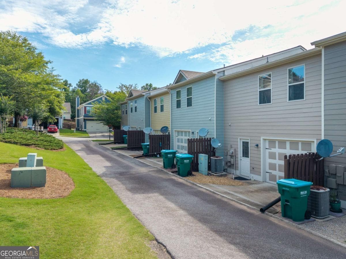 3 bedroom, 2.5 bathroom, 1,832 sq ft townhouse for sale at 608 Myers Gate Road 608, Ball Ground, GA 30107 — photo 4