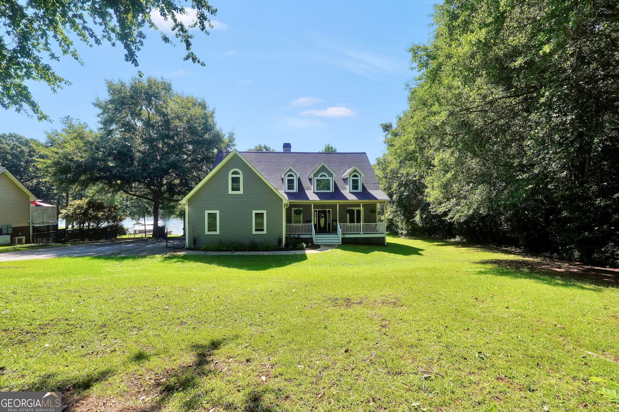 5 bedroom, 3.5 bathroom, 3,560 sq ft single family residence for sale at 561 Harbour Shores Drive, Jackson, GA 30233 — photo 2